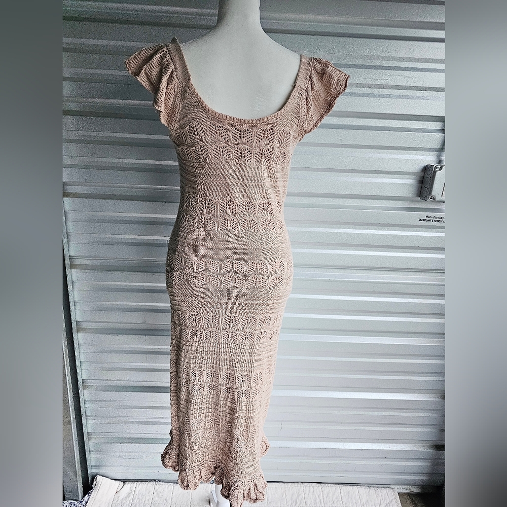 Beige crochet flutter sleeve flutter hem round neck sweater dress size small - Picture 5 of 7